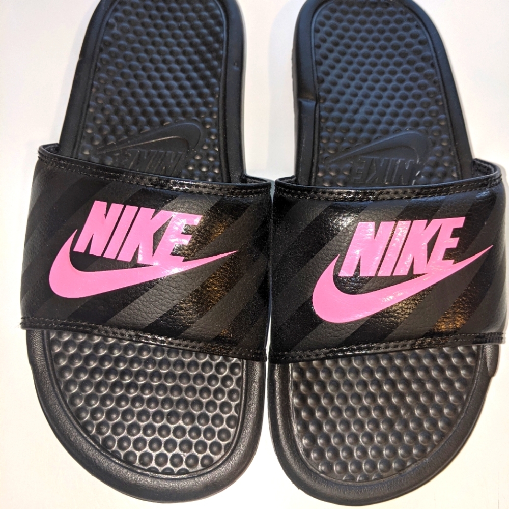 SOLD-Womens NIKE Benassi Slides-8 - Picture 1 of 3